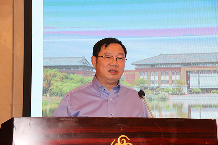 2023年江苏青年智库学者系列沙龙“绿色低碳科技自立自强”专场在镇江举行